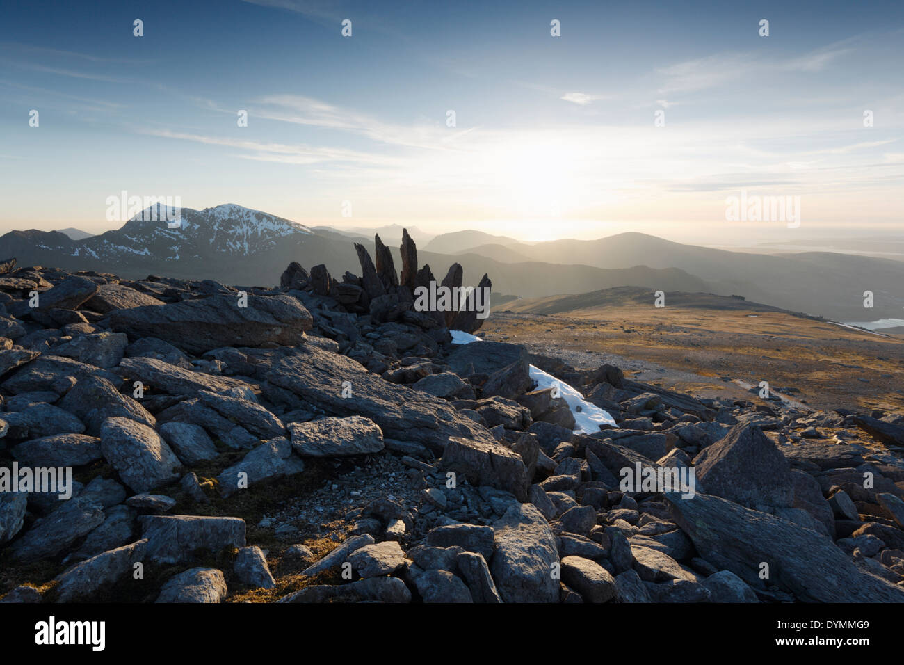 Glyder Fawr Gipfel, mit Mt Snowdon in der Ferne. Snowdonia-Nationalpark. Gwynedd. Wales. VEREINIGTES KÖNIGREICH. Stockfoto