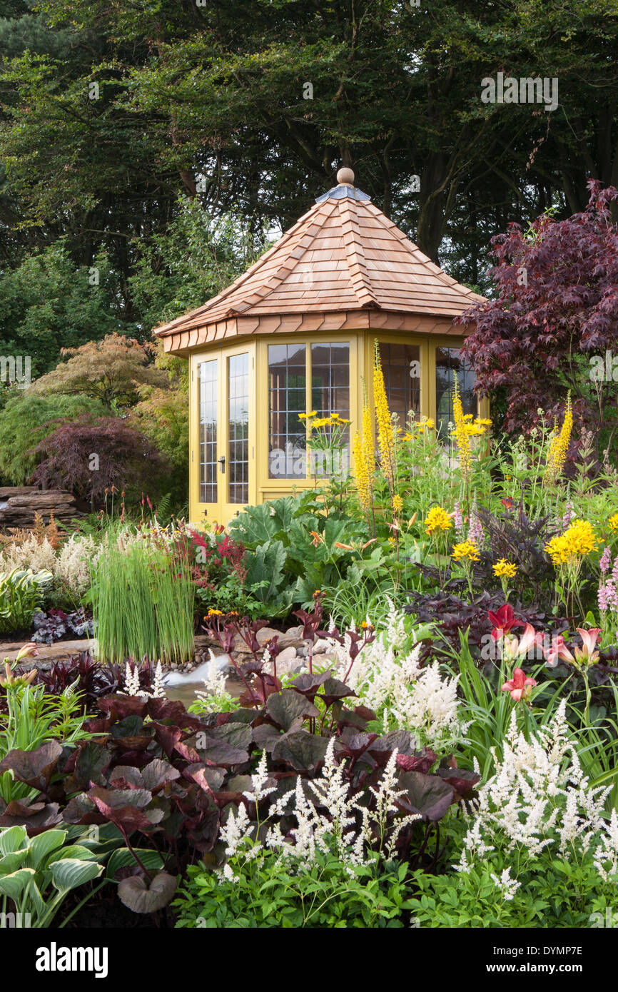 Sommerhaus Tatton Park RHS Flower zeigen 2013 das Wasser Garten entworfen von Harry Levy gesponsert durch den Teich Baufirma Destilat Stockfoto