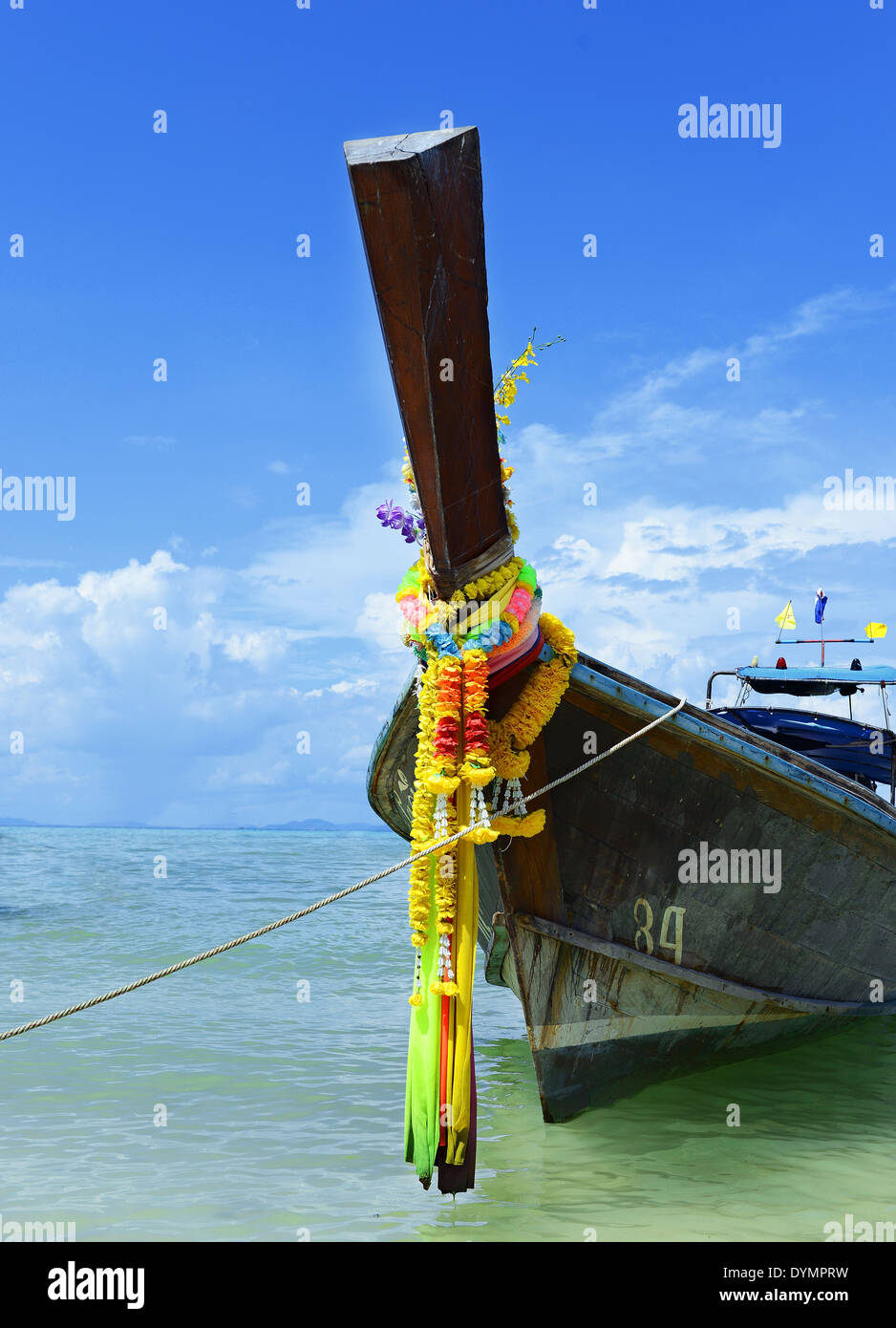 Thai Boot in der Andamanensee in der Nähe von Phi Phi island Stockfoto