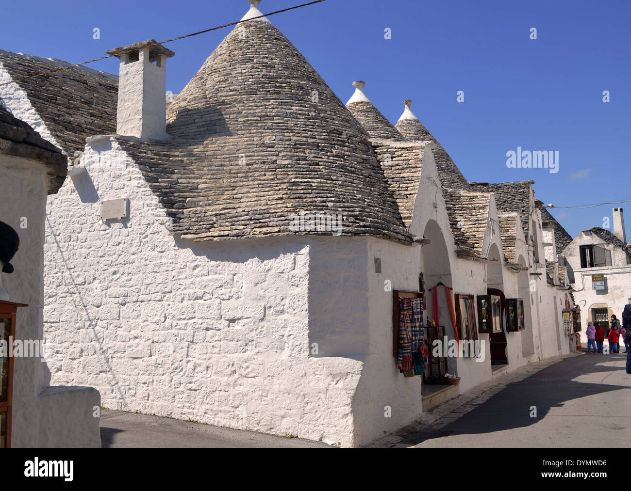 Alberobello, "Trulli" Stil beherbergt Withdecorative Stil Dächer Eachwith das Kreuz an der Spitze. Sie haben Existedsince 15. C. AD. Stockfoto
