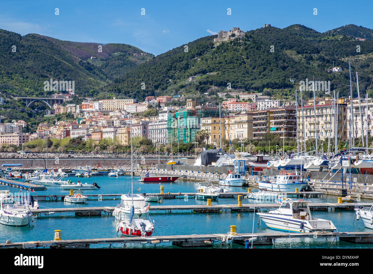 Hafen und Innenstadt von Salerno, Italien Stockfoto