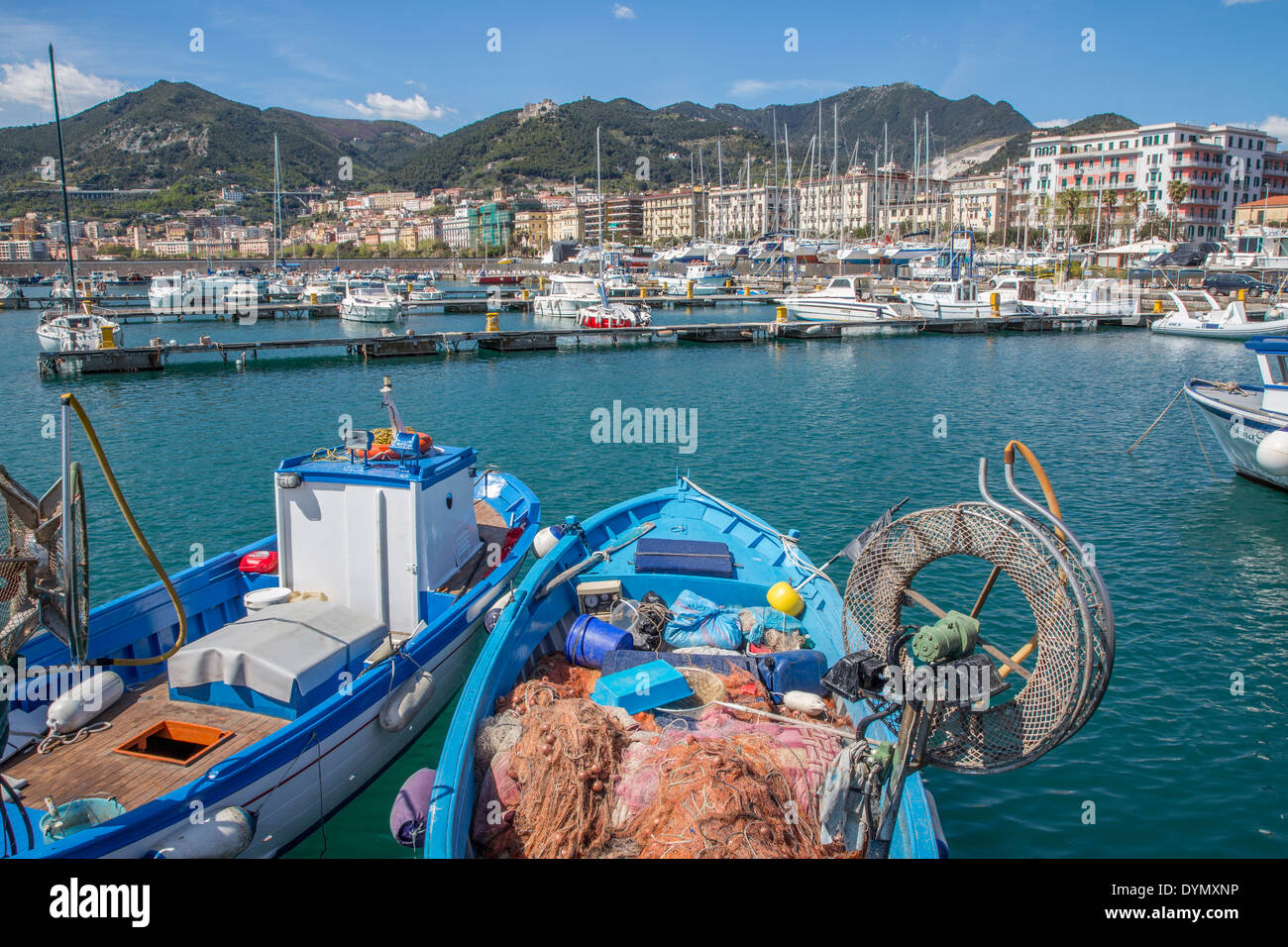 Hafen und Innenstadt von Salerno, Italien Stockfoto