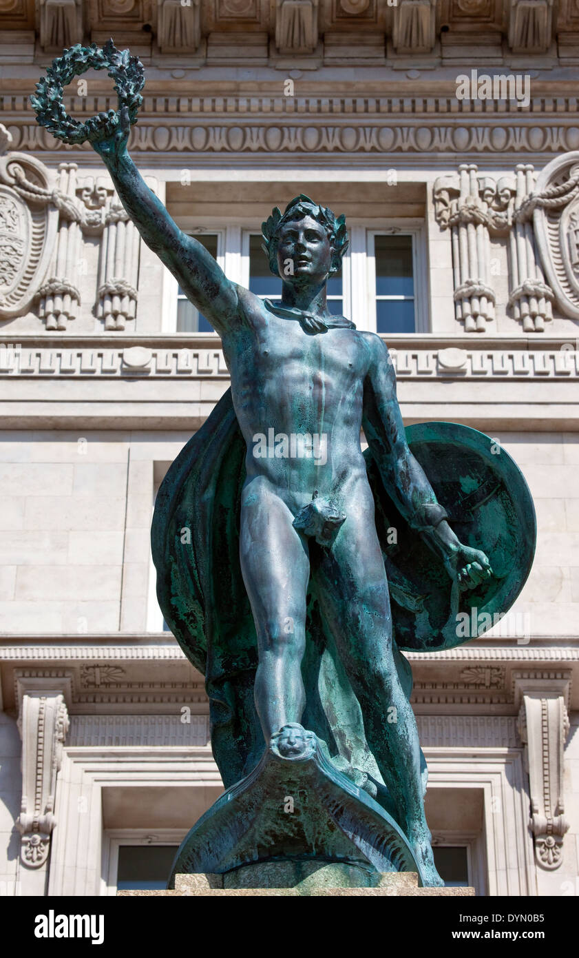 Die Cunard-Kriegerdenkmal mit Cunard Building im Hintergrund, Liverpool. Stockfoto