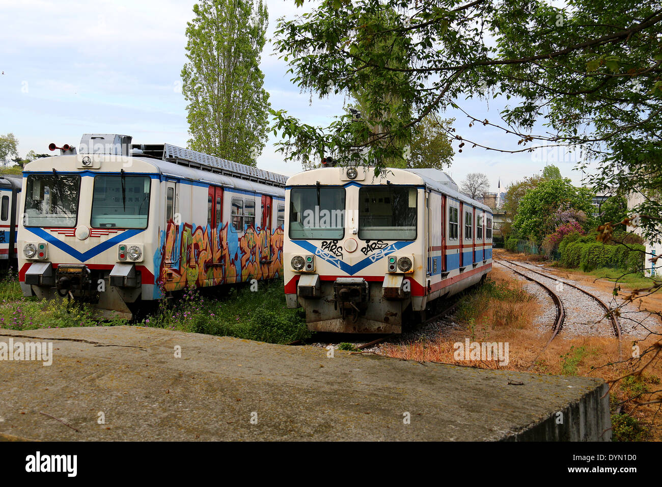 Haydarpasa Bahnhof mit Wandmalerei auf den Zügen Stockfoto