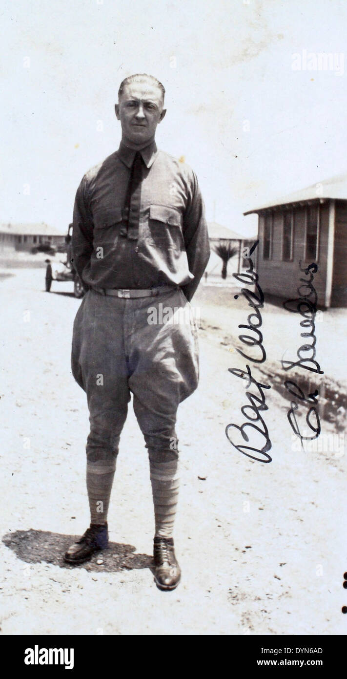 Eine Fotografie des Spirit of St. Louis, aufgenommen von Douglas Kelley, die seine Bedeutung in der Luftfahrtgeschichte zeigt. Das von Charles Lindbergh geflogene Flugzeug machte den ersten transatlantischen Nonstop-Flug und markierte damit einen Meilenstein in der Luftfahrt und im globalen Reiseverkehr. Stockfoto