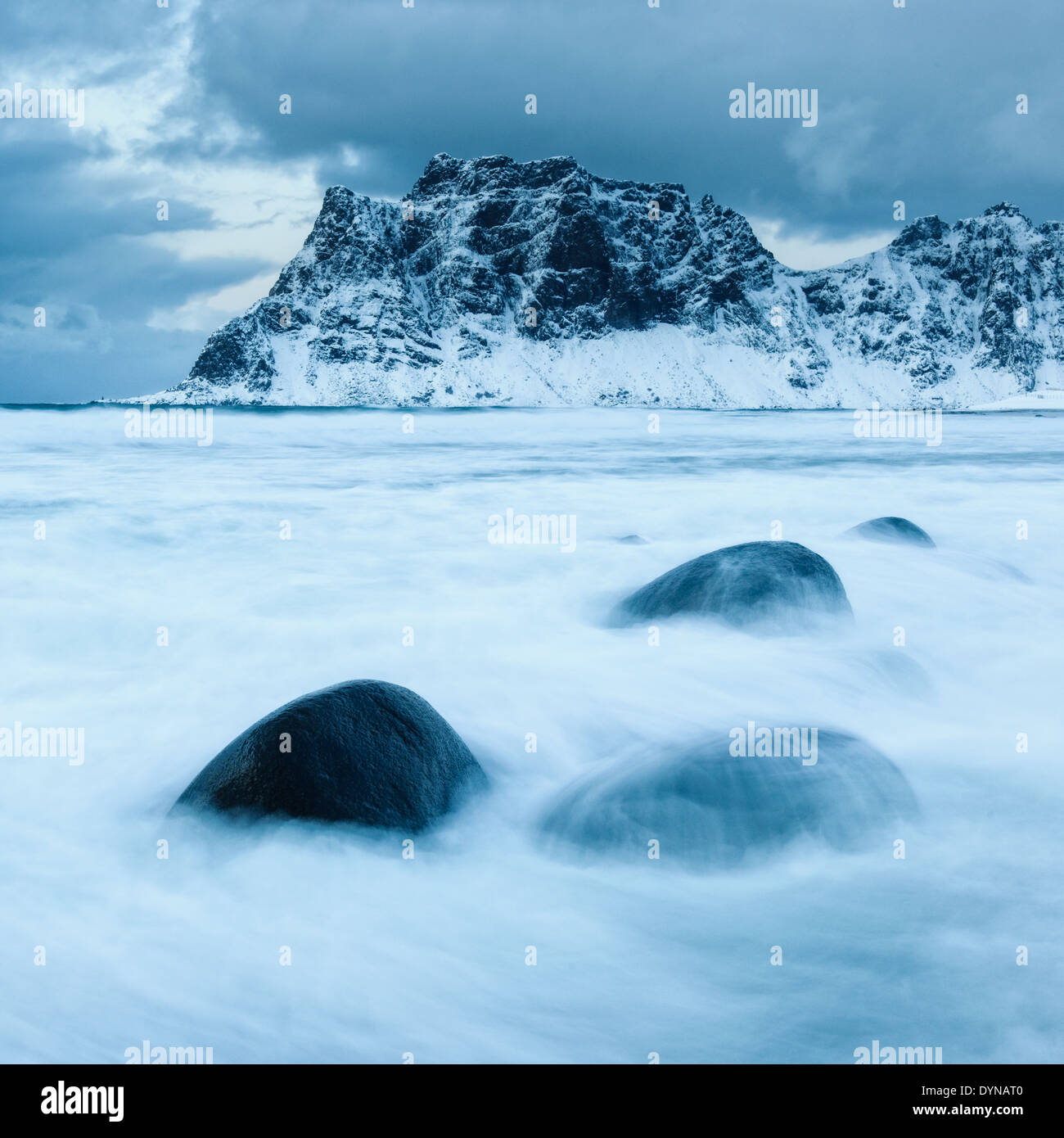 Schnelle Meer im Winter, Lofoten, Norwegen Stockfoto