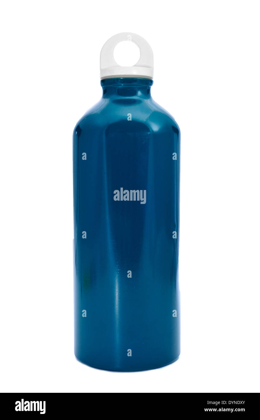 eine blaue Metall Wasserflasche auf weißem Hintergrund Stockfoto