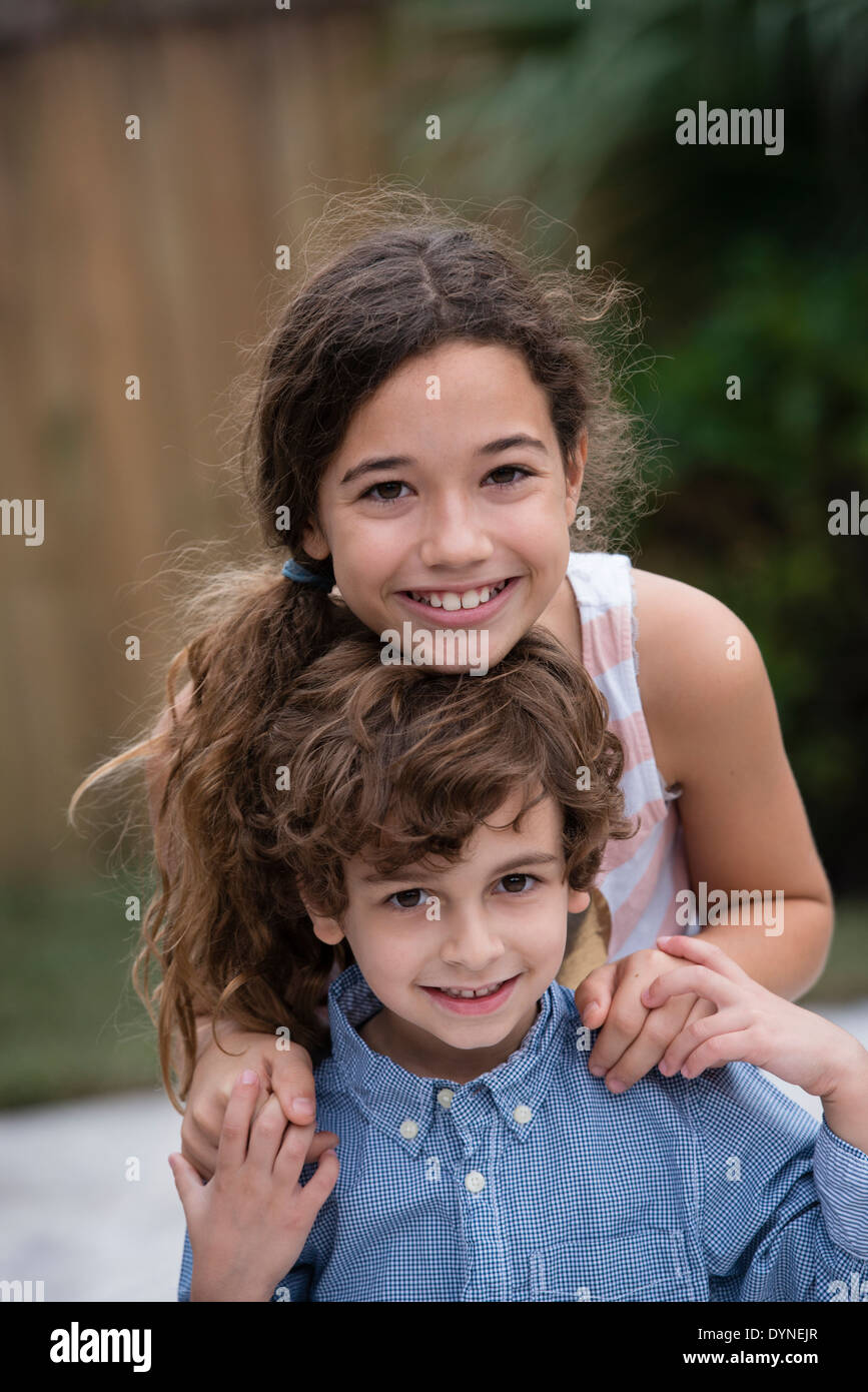 Gemischte Rassen Kinder gemeinsam Lächeln Stockfoto