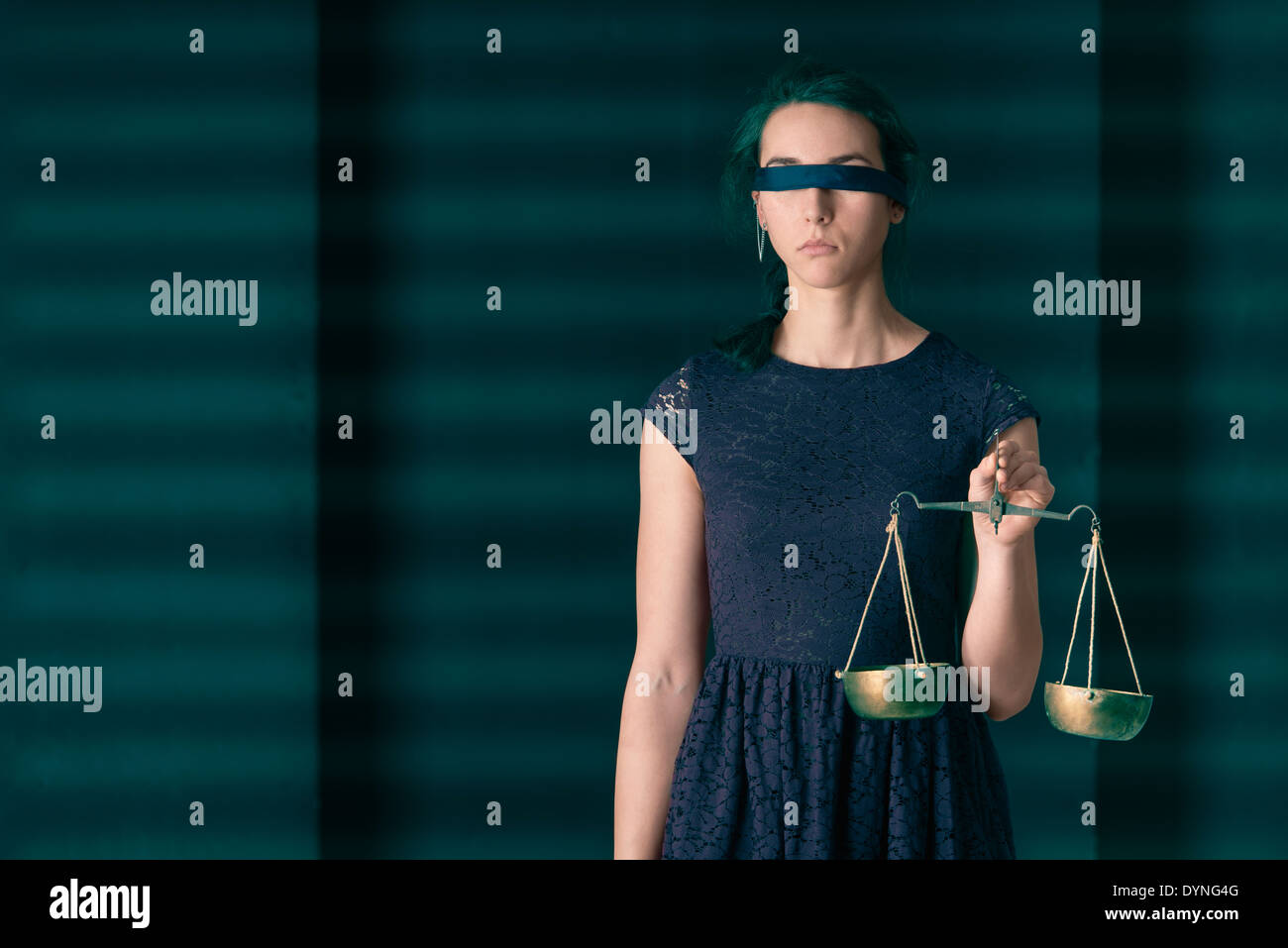 Justitia (Justitia) mit verbundenen Augen halten Waight Skala. Konzept-Bild des Rechts und gleich. Stockfoto