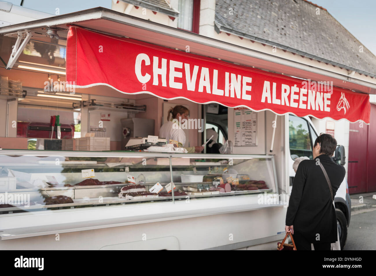 Markt Stall verkaufen Pferdefleisch in Möelan-Sur Mer, Bretagne, Frankreich Stockfoto