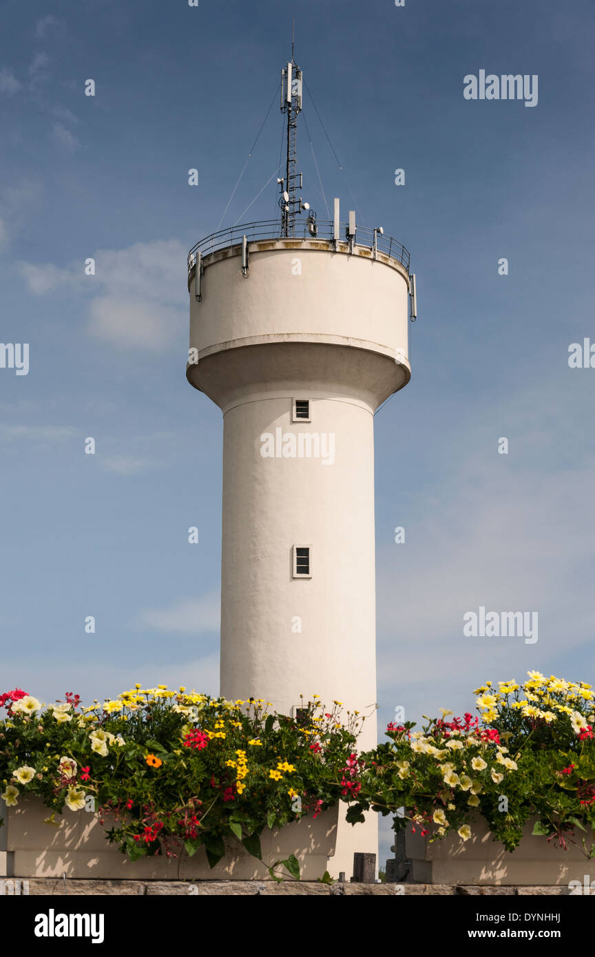 Wasserturm mit Antennen. Möelan Sur Mer, Bretagne, Frankreich Europa Stockfoto