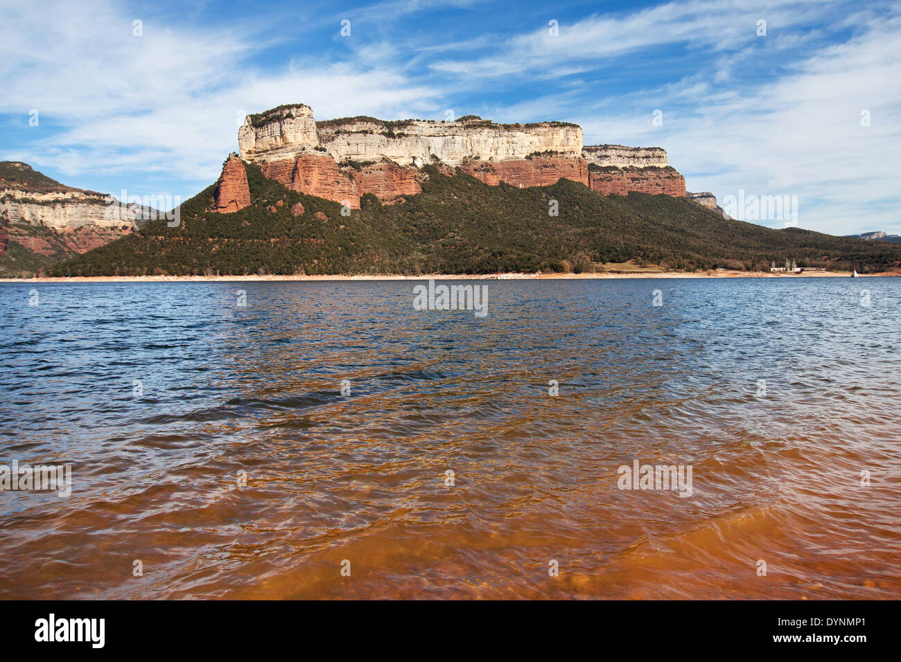 Sau-Stausee und Tavertet Cliffs, Provinz Barcelona, Catalonia. Stockfoto