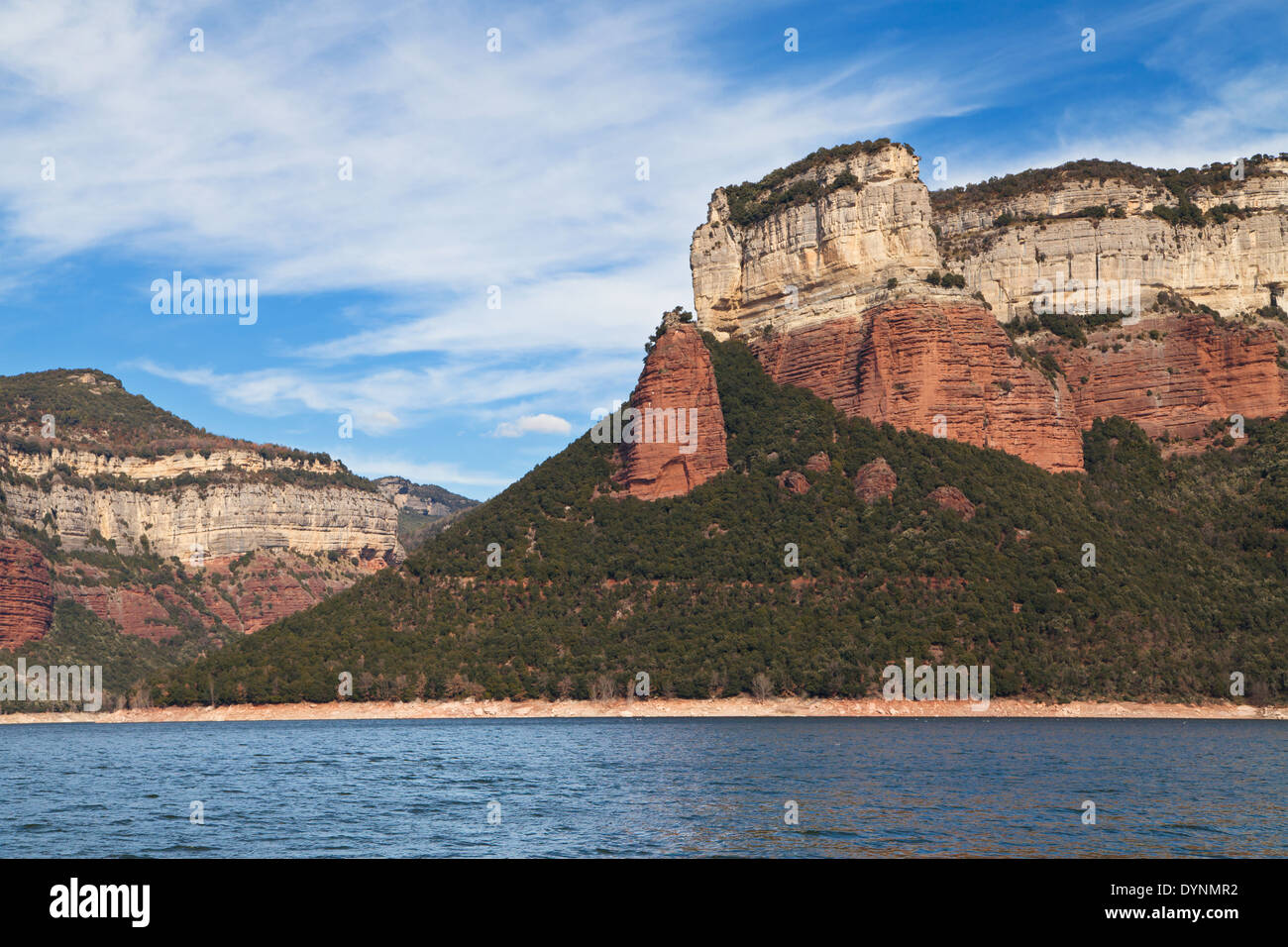 Puig De La Força über dem Sau-Reservoir in Katalonien. Stockfoto