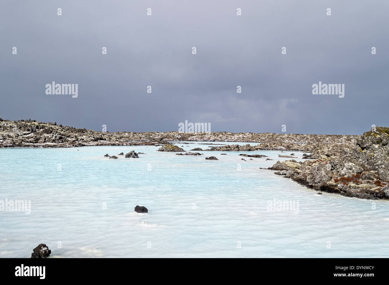 warmes Wasser in die blaue Lagune Island umgeben von Eis und Schnee Stockfoto