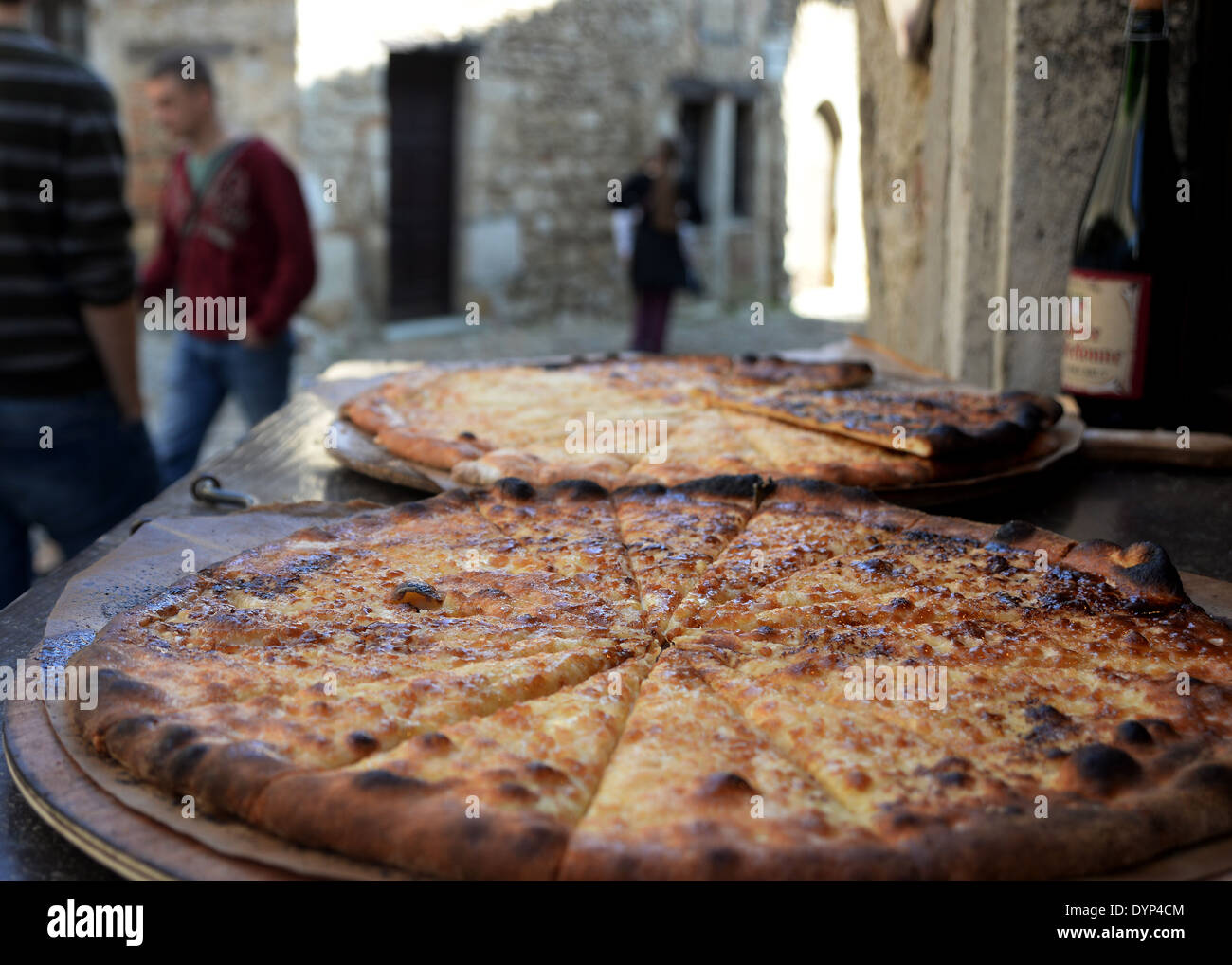 Galette de perouges -Fotos und -Bildmaterial in hoher Auflösung – Alamy