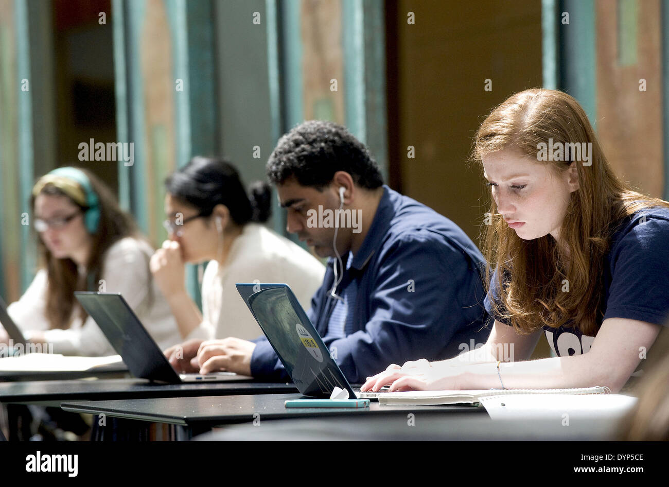 Ann Arbor, Michigan, USA. 23. April 2014. Studenten an der University of Michigan Ross School of Business studieren Abschlussprüfungen am 23. April 2014. © Mark Bialek/ZUMAPRESS.com/Alamy Live-Nachrichten Stockfoto