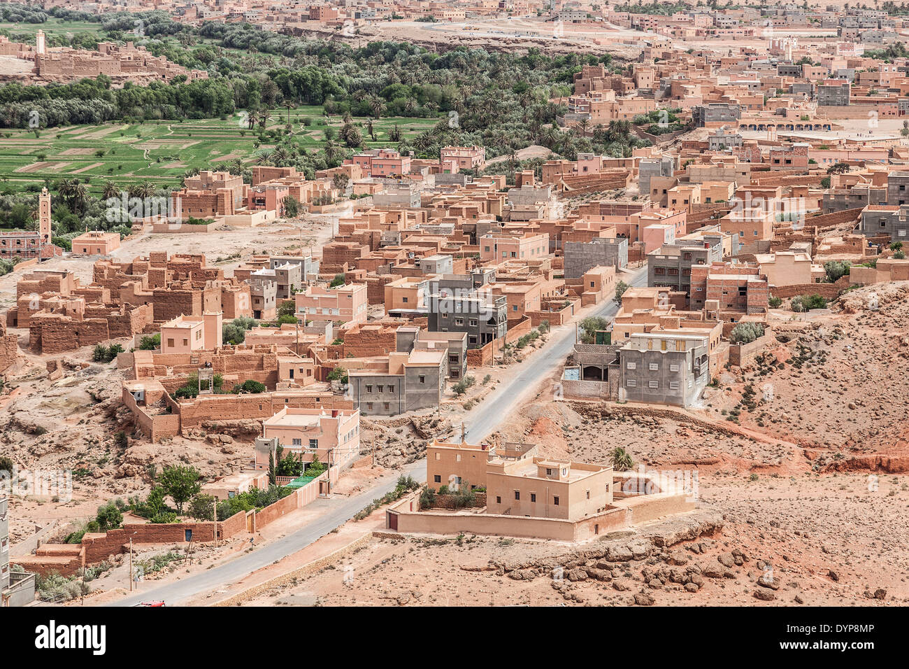 Die Stadt Tinghir, im süd-östlichen Marokko, zwischen dem hohen Atlas und den kleinen Atlas-Gebirge. Stockfoto