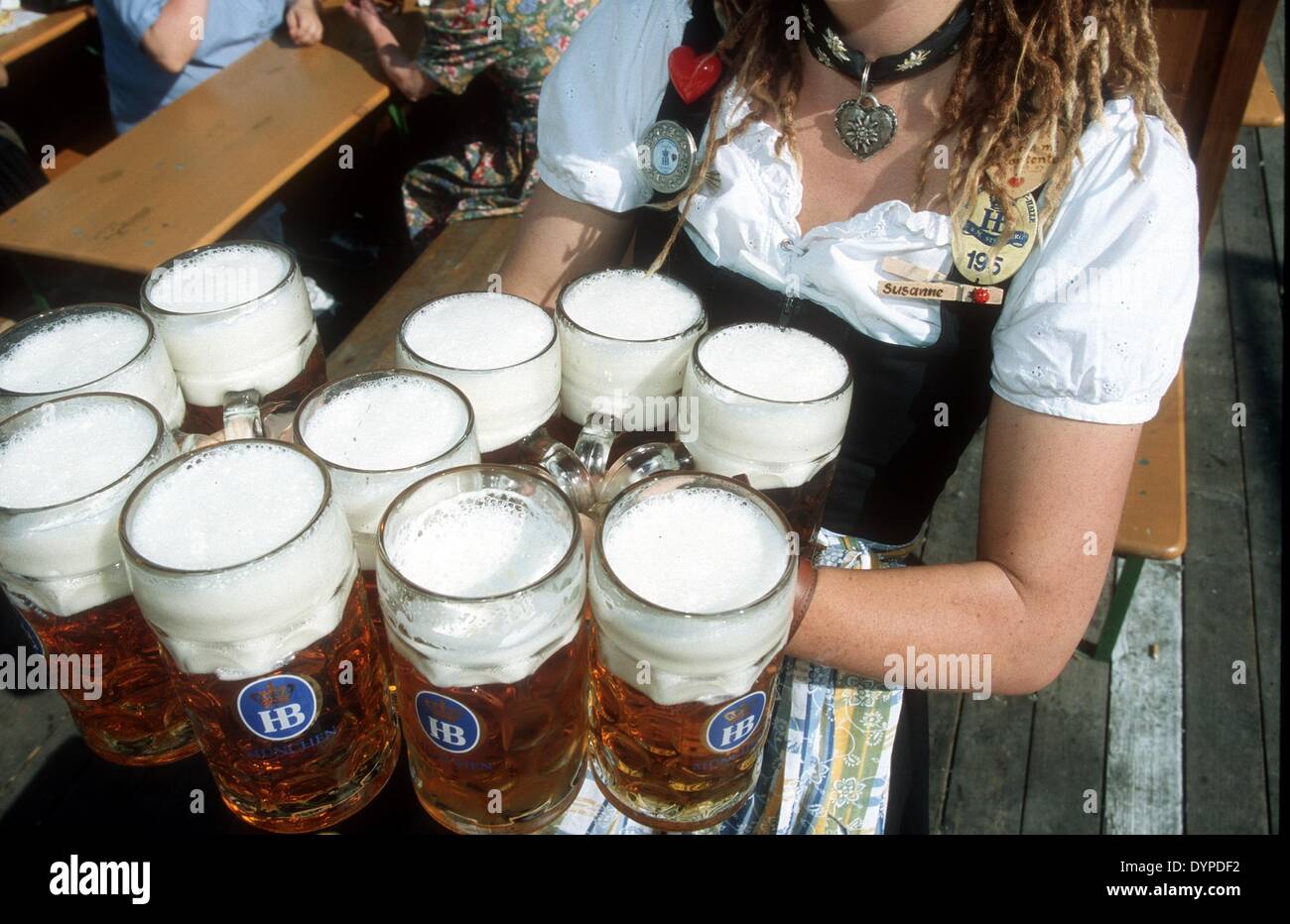 Kellnerin auf der Wiesn, 2003 Stockfoto