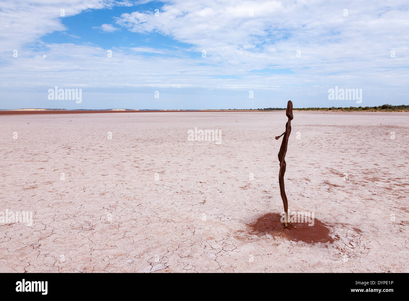 Lake Ballard wo ANTONY GORMLEY Gusseisen Skulpturen, in der Nähe von Menzies Westaustralien platziert sind Stockfoto