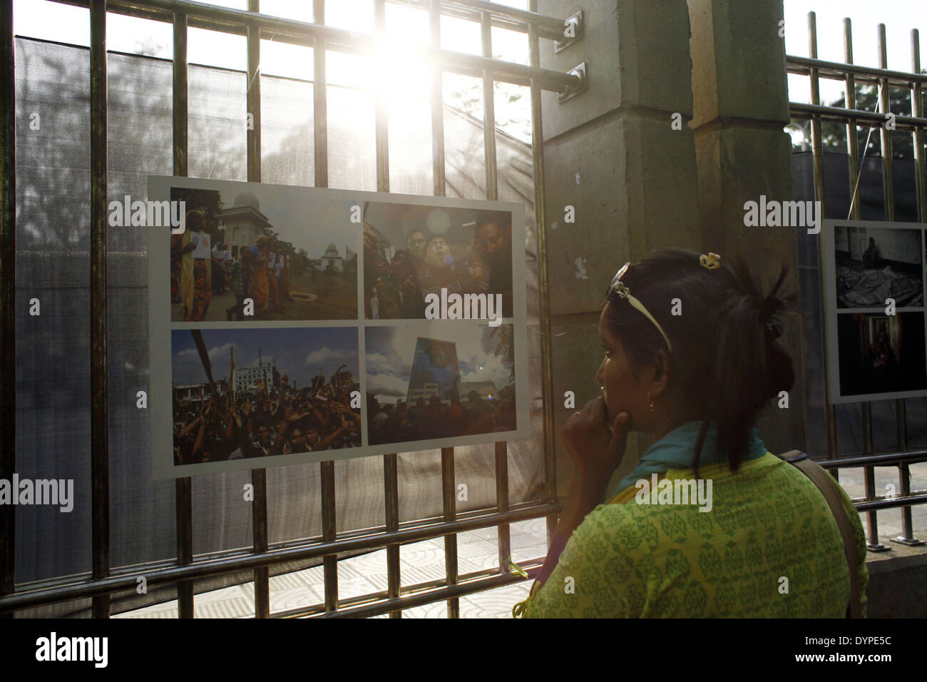 Dhaka, Bangladesch. 23. April 2014. Eine Gruppe von Fotojournalist her nationale & internationaler Medien in Bangladesch wird ein Jahr unvergessliche Tragödie von Rana Plaza, im Gedenken an seine Opfer durch die Veranstaltung einer Fotoausstellung mit dem Titel '' Aftermath: Rana Plaza'' Respekt zollen. Die Ausstellung eröffnet im 23. April 2014 bei Sohrawardi Uddyan, Dhaka.William Hanna, präsentierte Ambasedor Europäische Union Delegation nach Bangladesch als Chef Gast & Hanne Fugl Eskjaer, Botschafter der Botschaft von Dänemark in Bangladesch präsentiert als special Guest. (Kredit-Bild: © Zakir Hossain Chowdhury / Stockfoto