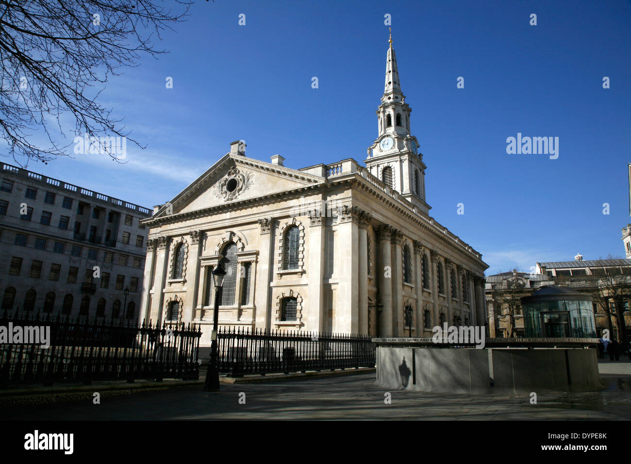 Ostfassade des St. Martin in den Bereichen Kirche, London, UK Stockfoto