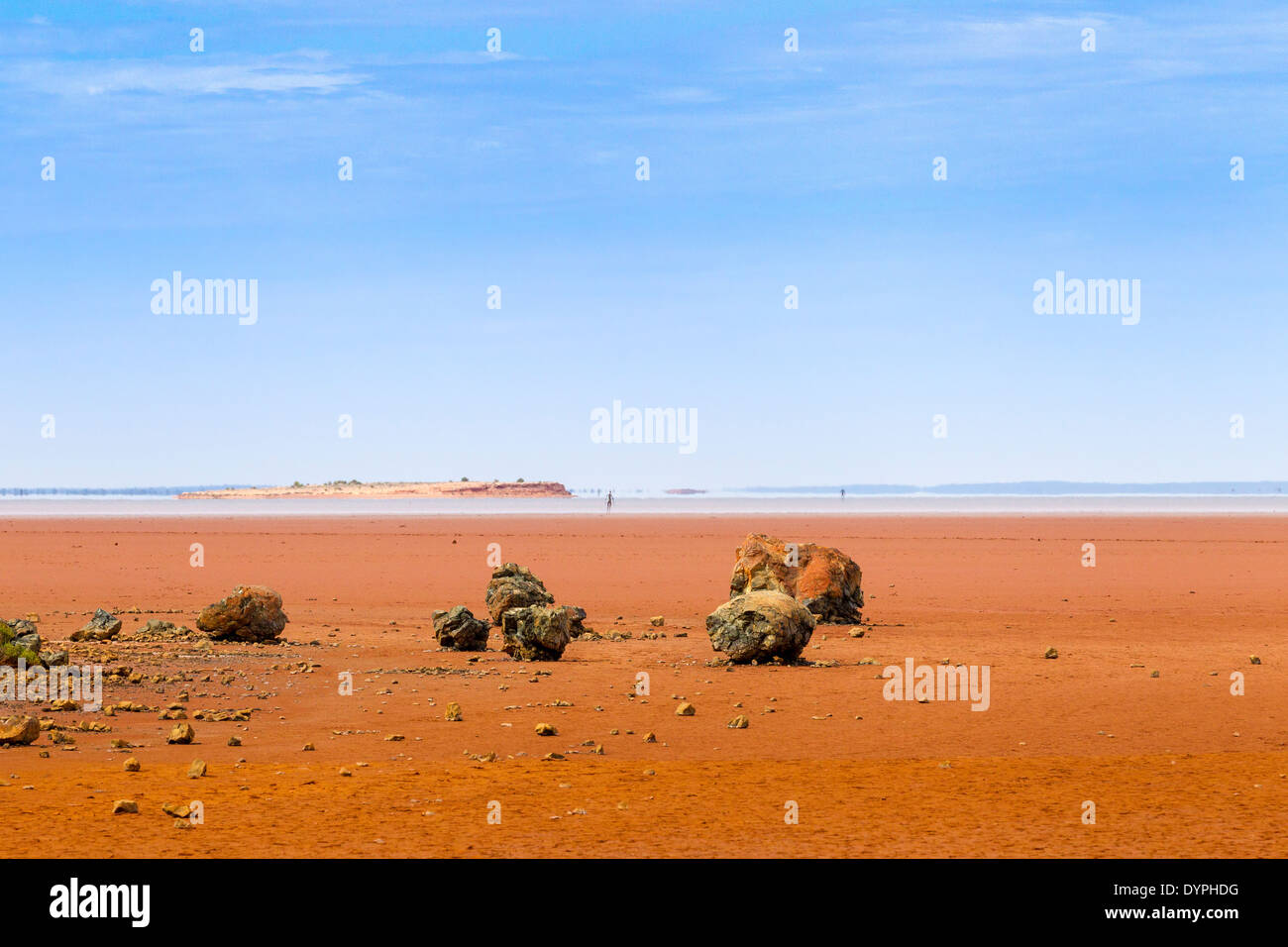 Lake Ballard wo ANTONY GORMLEY Gusseisen Skulpturen, in der Nähe von Menzies Westaustralien platziert sind Stockfoto