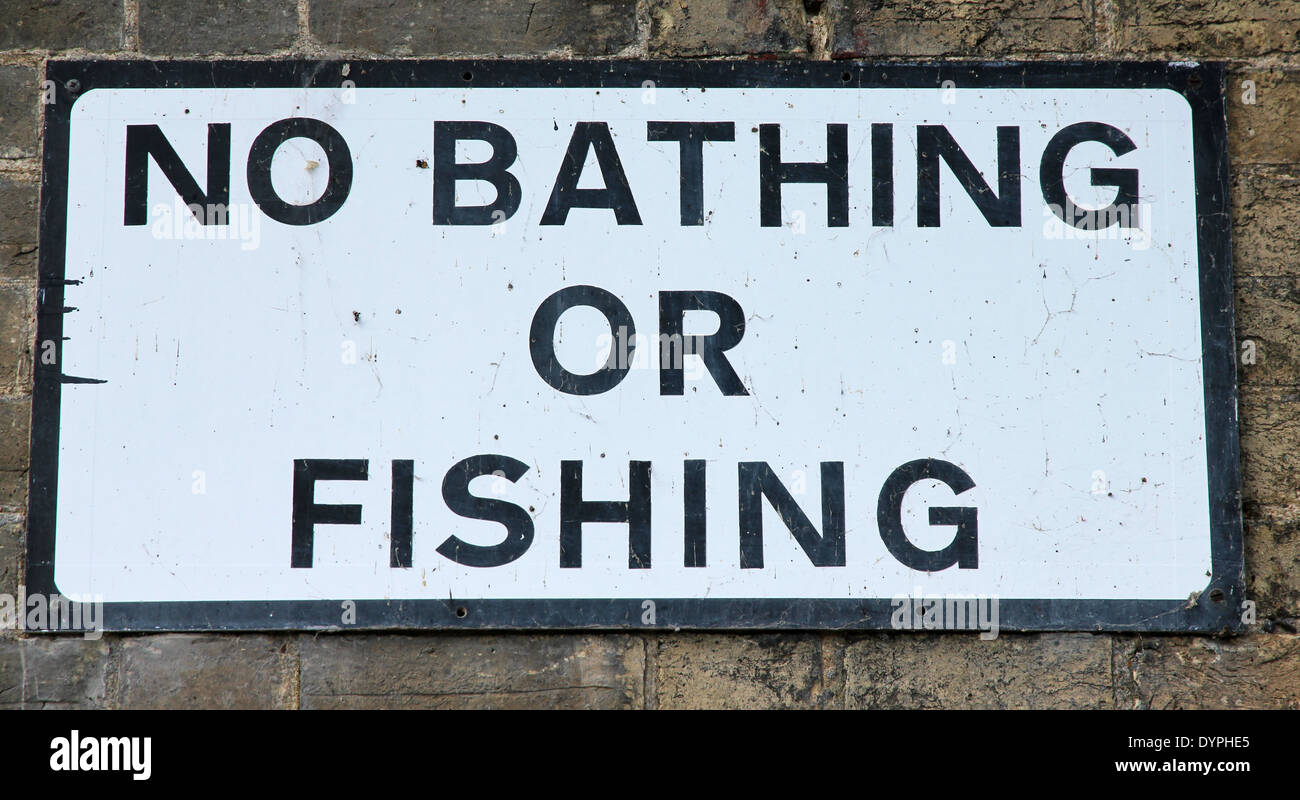 Warnschild am Fluss Cam, Cambridgeshire, England, UK. Restauratoren der Fluss Cam Regeln. Stockfoto