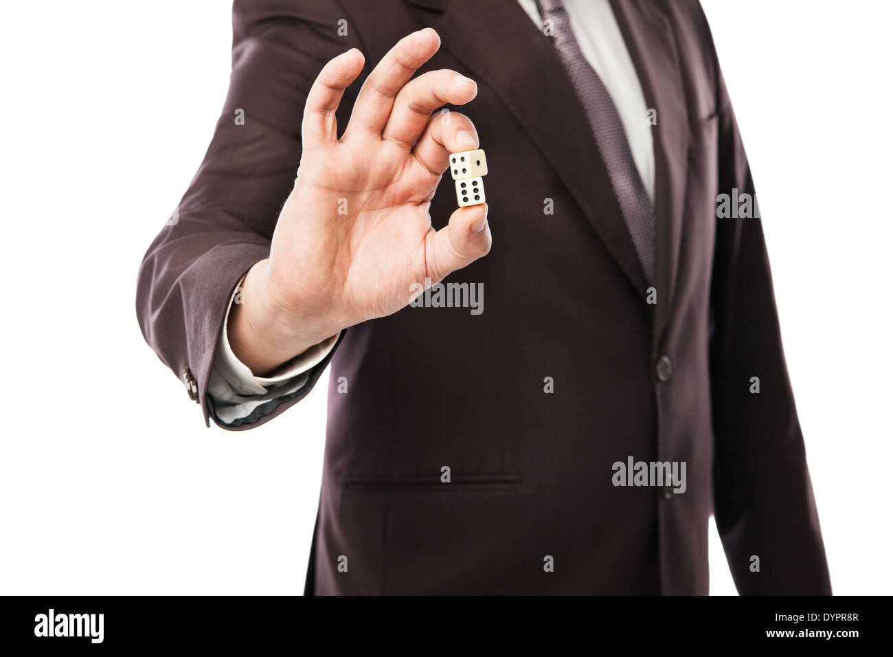 Business Risk-Konzept - Geschäftsmann im Anzug werfen Würfel isoliert auf weißem Hintergrund Stockfoto