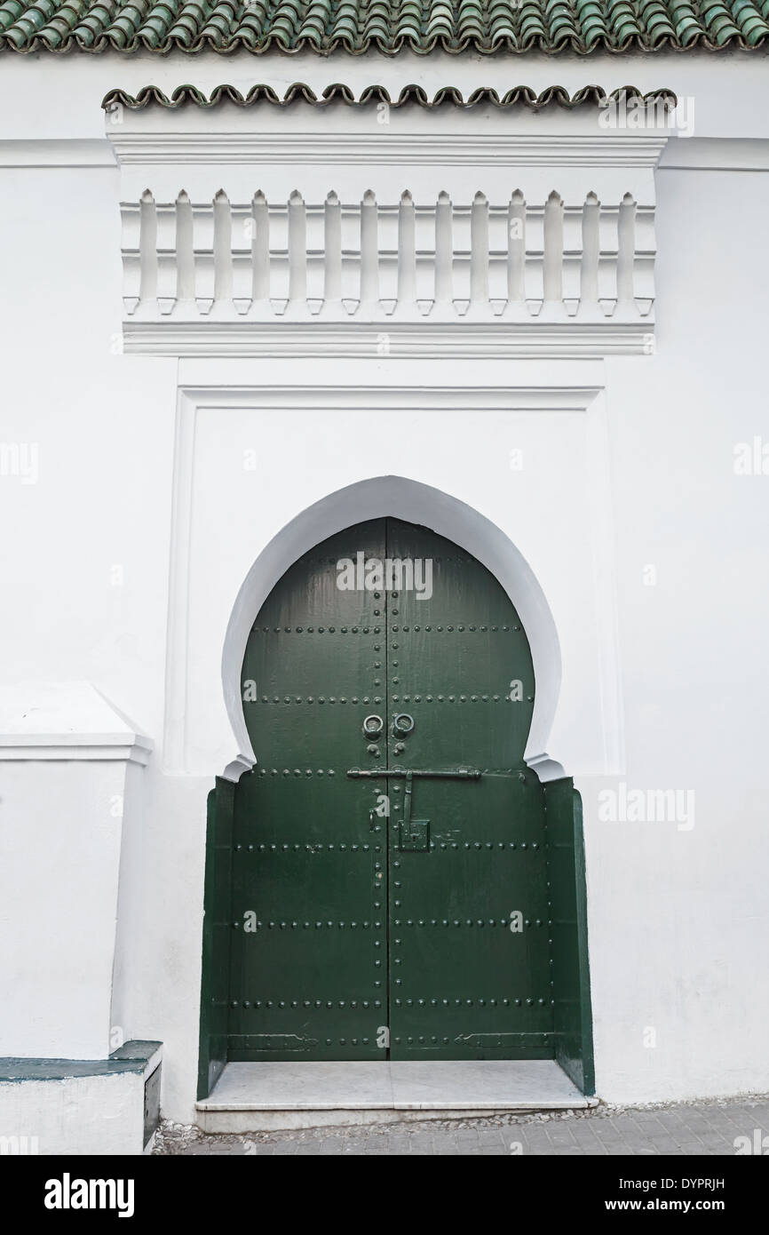 Tür der alten Moschee in Medina. Tanger, Marokko Stockfoto