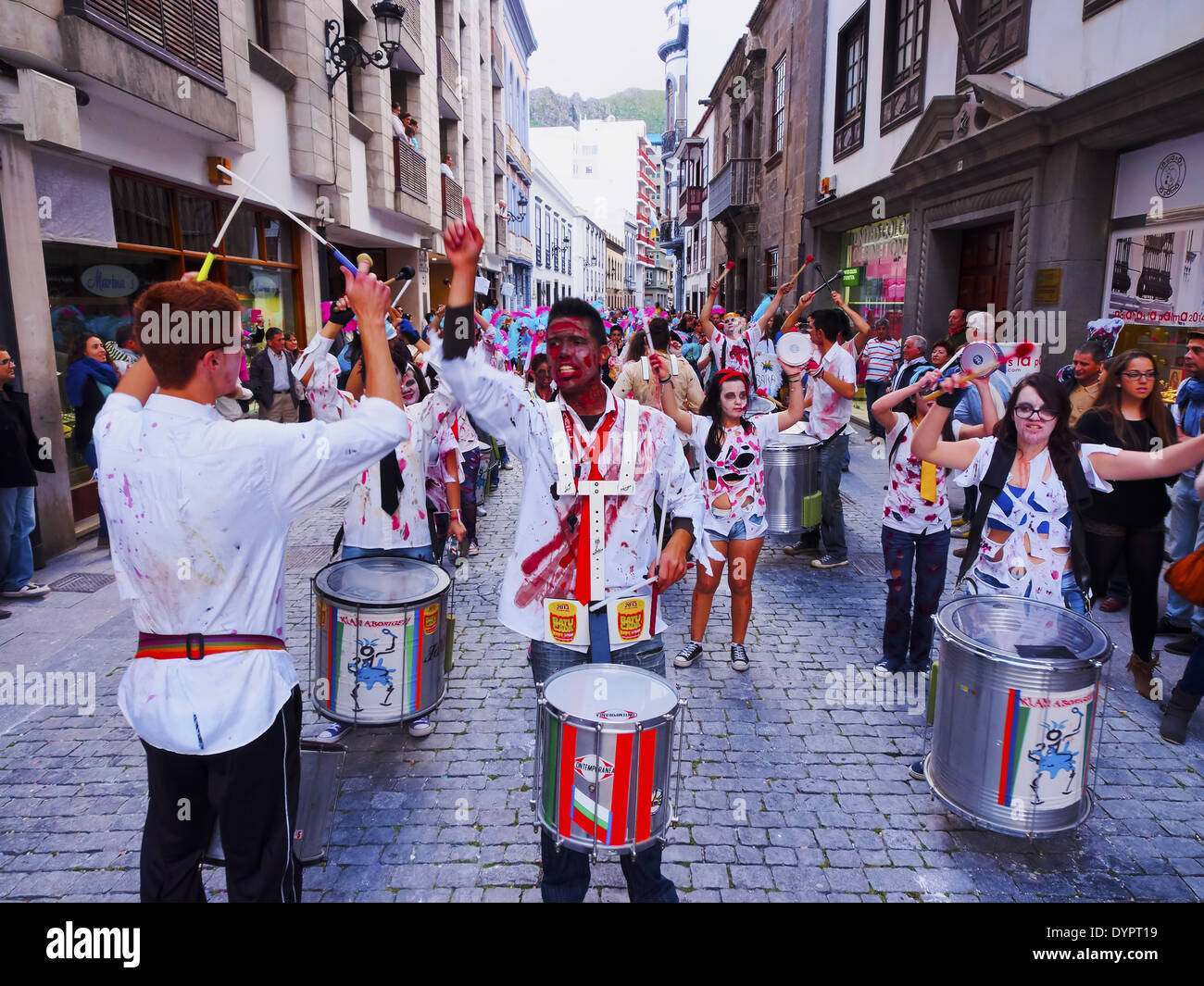 Unbekannte Menschen genießen den Karneval in Santa Cruz De La Palma auf 2. März 2014, Kanarische Inseln, Spanien. Stockfoto