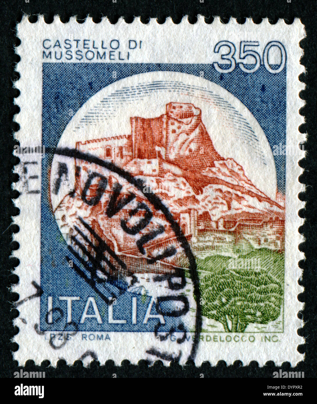 Italien - CIRCA 1980: Eine Briefmarke gedruckt in Italien aus der "Schlösser"-Ausgabe zeigt Mussomeli Schloss circa 1980. Stockfoto