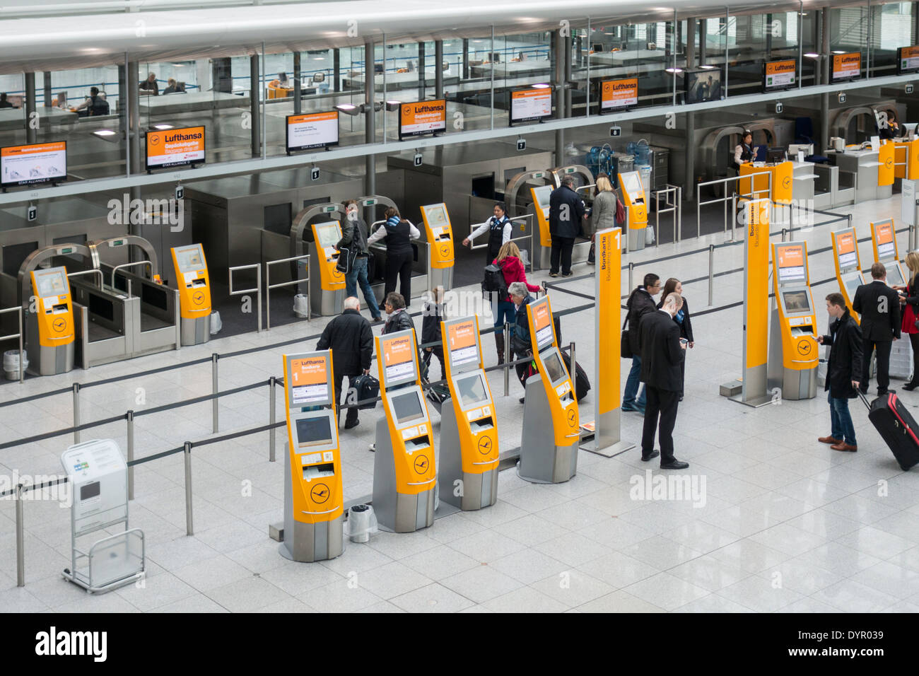 Flughafen München Kurz Parken Terminal 2 Abflug www.alamy.de