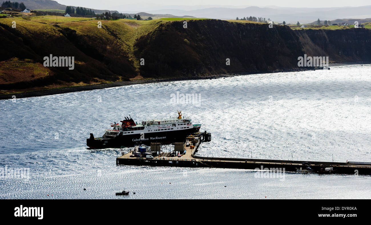 CalMac ferry "Hebriden" Andocken an Uig, Isle Of Skye, Schottland Stockfoto