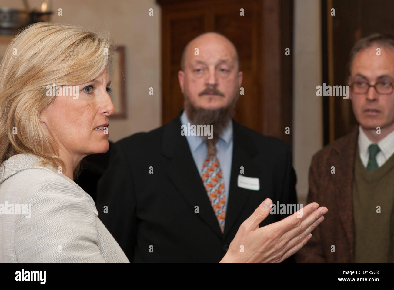 Lollapalooza, Gloucestershire, UK. 24. April 2014. HRH die Gräfin von Wessex plaudert, Freeminers der Forest of Dean Credit: David Broadbent/Alamy Live News Stockfoto