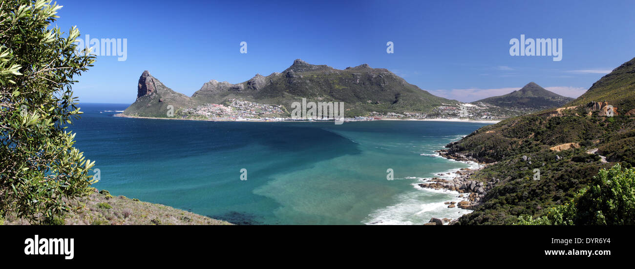 Panoramablick auf die Bucht von Hout Bay, Cape Town, South Africa, gesehen von Chapmans Peak Drive. Stockfoto