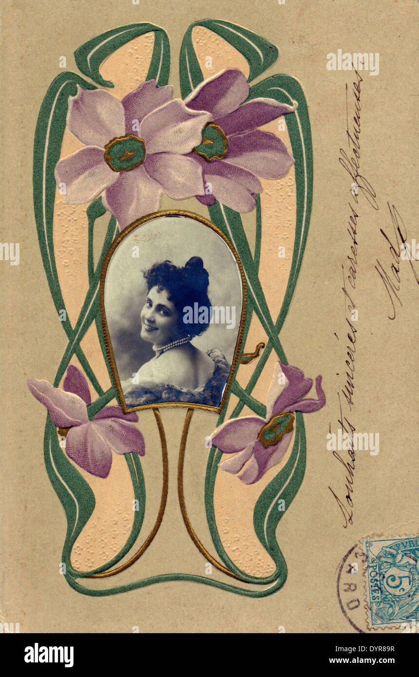 Französische Postkarte mit Portrait der schönen Frau und Blumen von Uzès nach Paris datiert 1904 Frankreich KATHY DEWITT Stockfoto