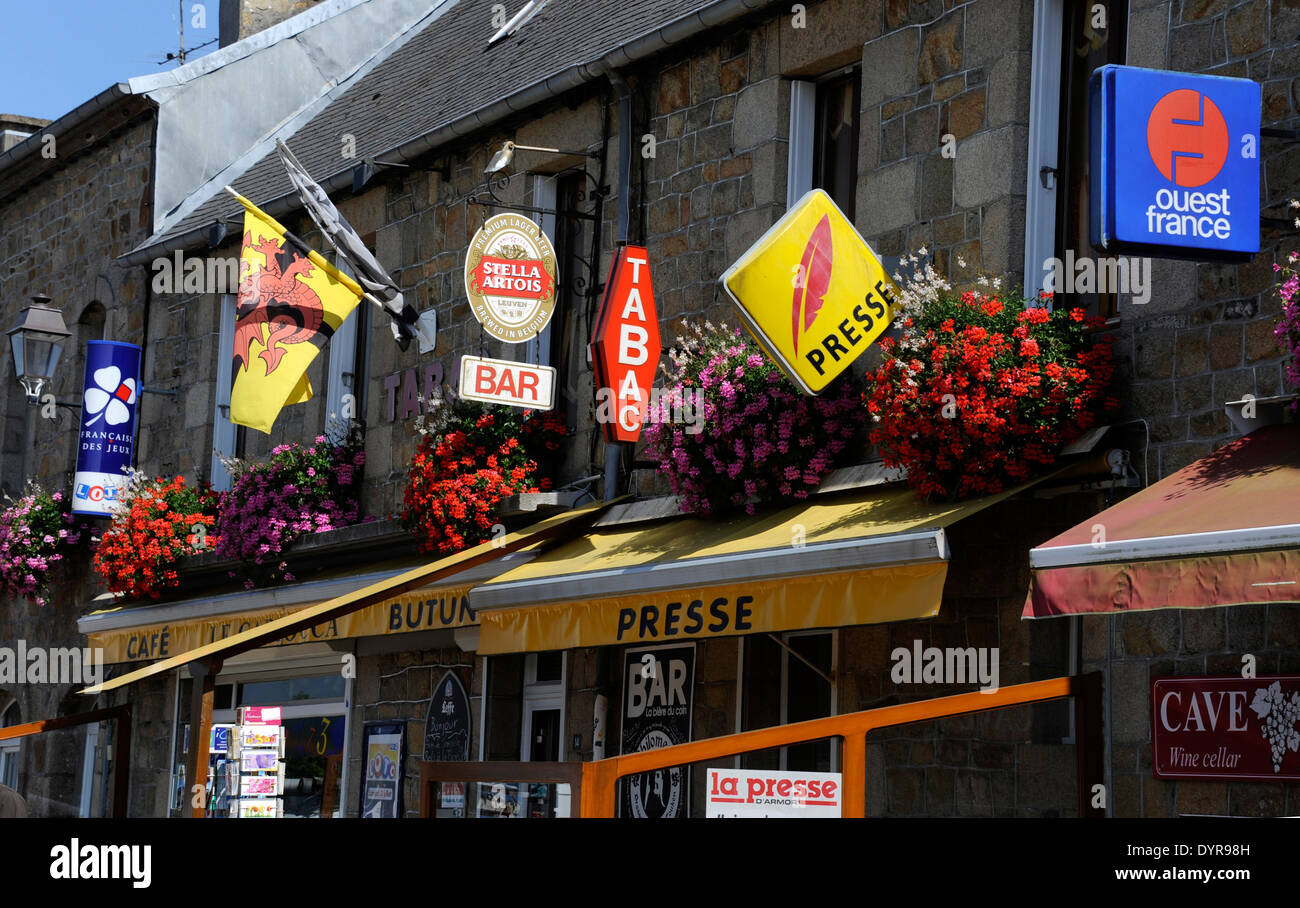 LEZARDRIEUX in der Nähe von Paimpol, Bar, Papeterie, Côtes-d ' Armor, Bretagne, Bretagne, Frankreich Stockfoto