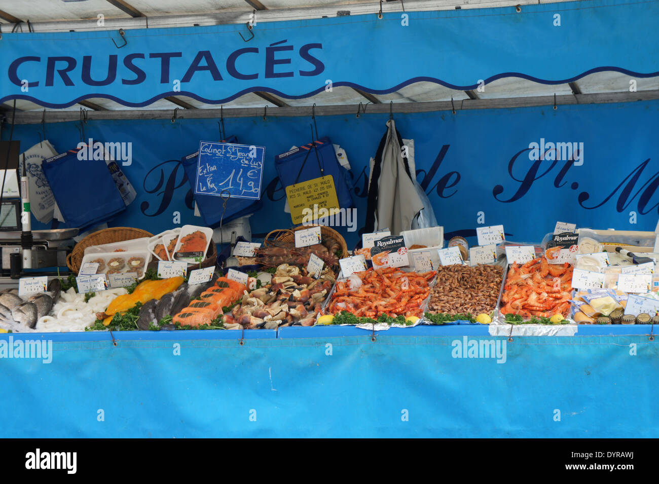 Meeresfrüchte in einer französischen Fischmarkt zu verkaufen Stockfoto