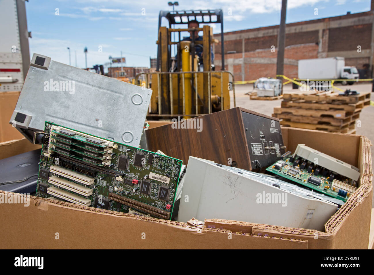 Detroit, Michigan - alte und unerwünschte elektronische Elemente werden gesammelt für das recycling an der Wayne State University. Stockfoto
