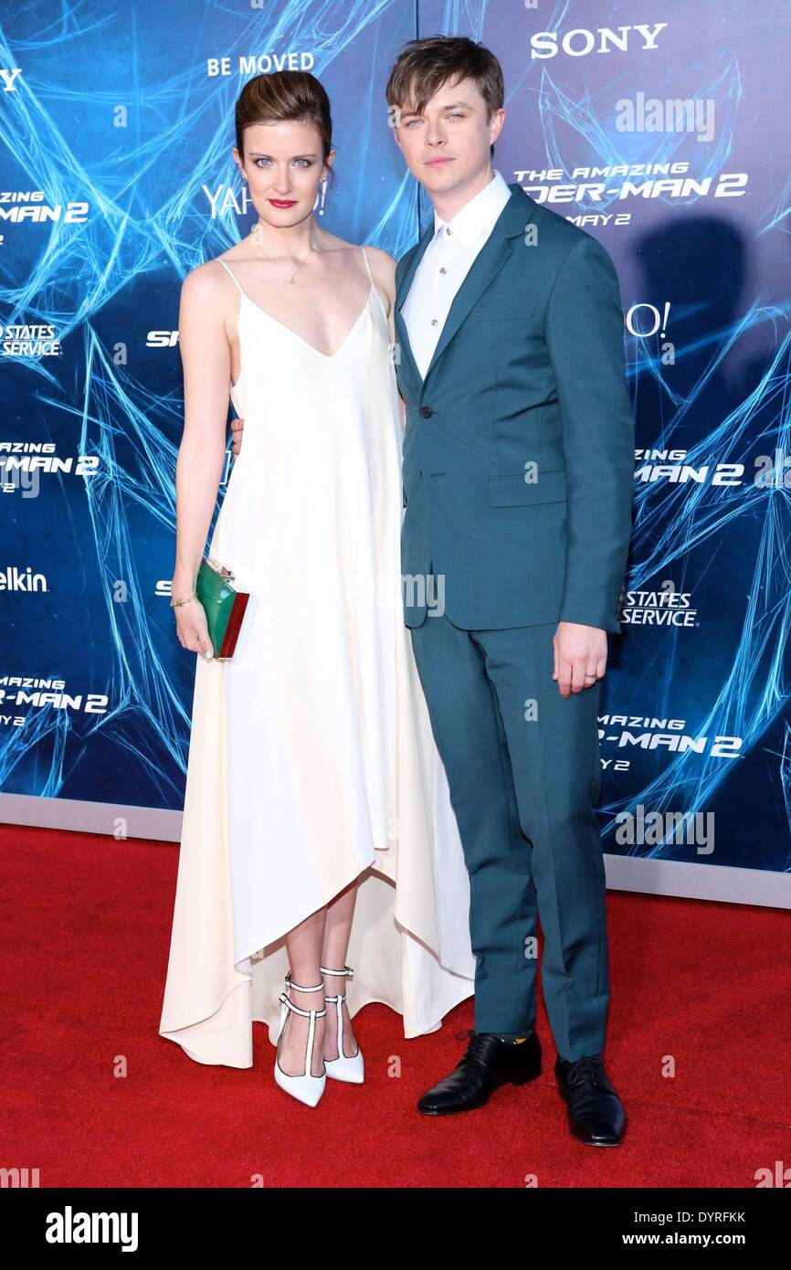 New York, NY, USA. 24. April 2014. Anna Wood, Dane Dehaan im Ankunftsbereich für THE AMAZING SPIDER-MAN 2, Ziegfeld Theatre, New York, NY 24. April 2014. Bildnachweis: Andres Otero/Everett Collection/Alamy Live-Nachrichten Stockfoto