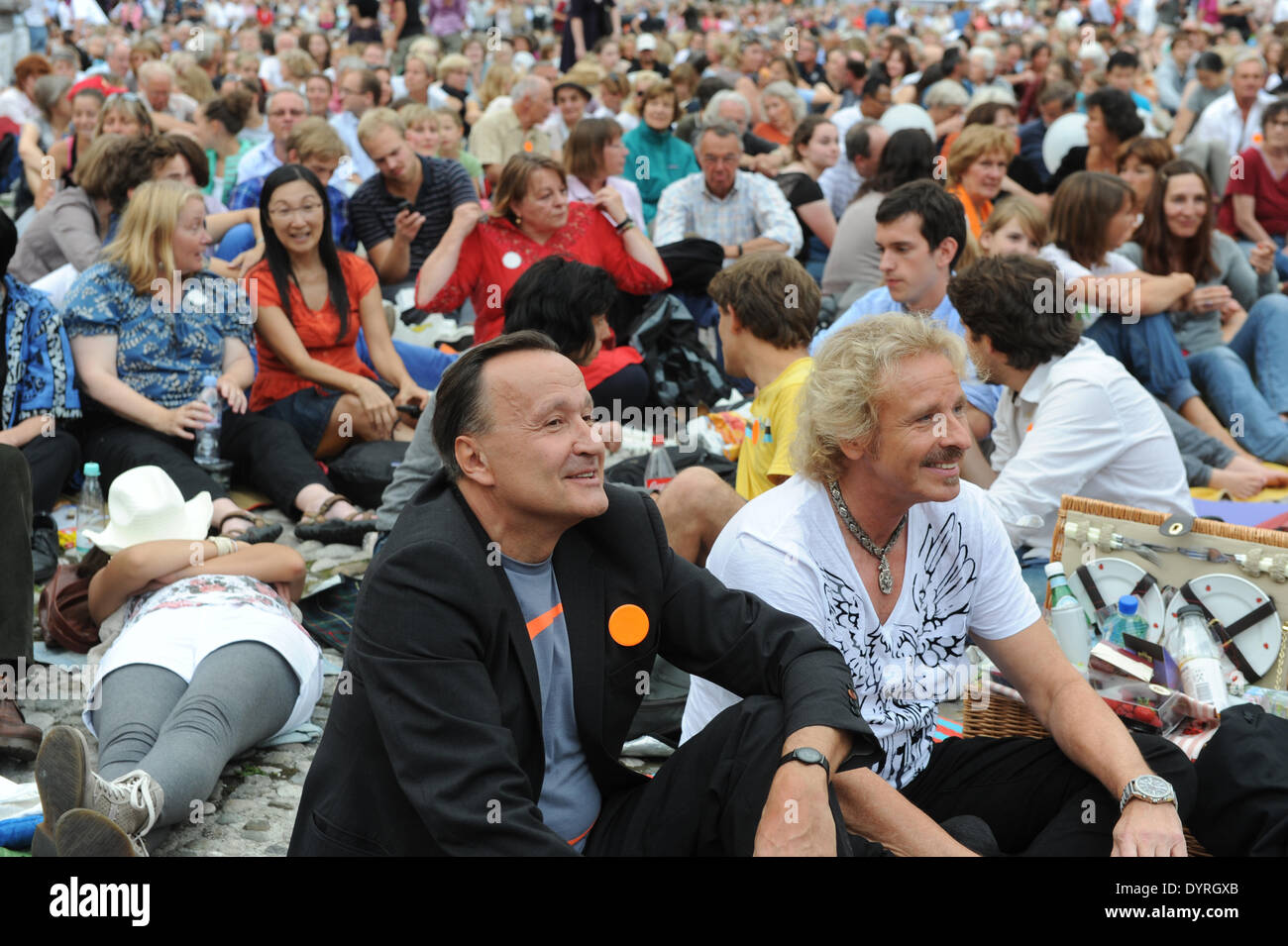 Nikolaus Bachler und Thomas Gottschalk auf der Open-Air-Veranstaltung "Oper für alle" in München, 2011 Stockfoto
