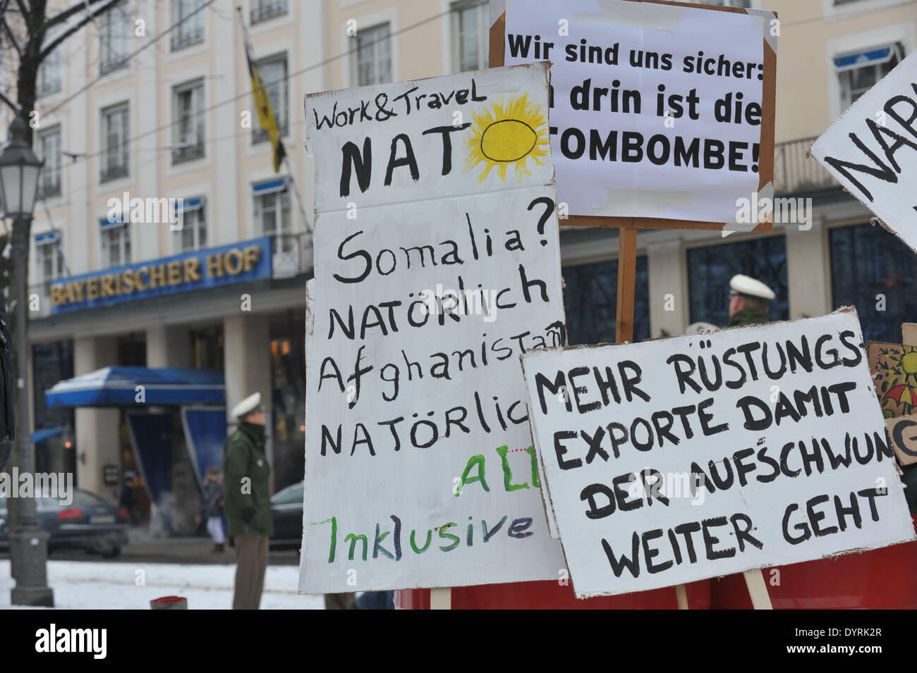 Satire-Demo gegen die Münchner Sicherheitskonferenz 2012 Stockfoto