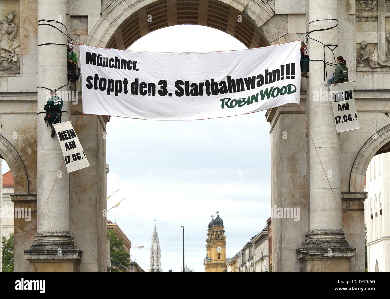 "Robin Wood" demonstrieren gegen die dritte Startbahn am Flughafen München 2012 Stockfoto