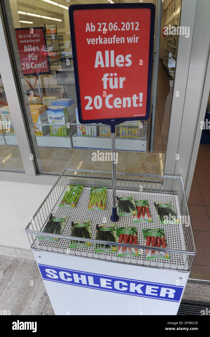 "Alles für 20 Cent" in München von der bankrotten Discounter "Schlecker", 2012 Stockfoto