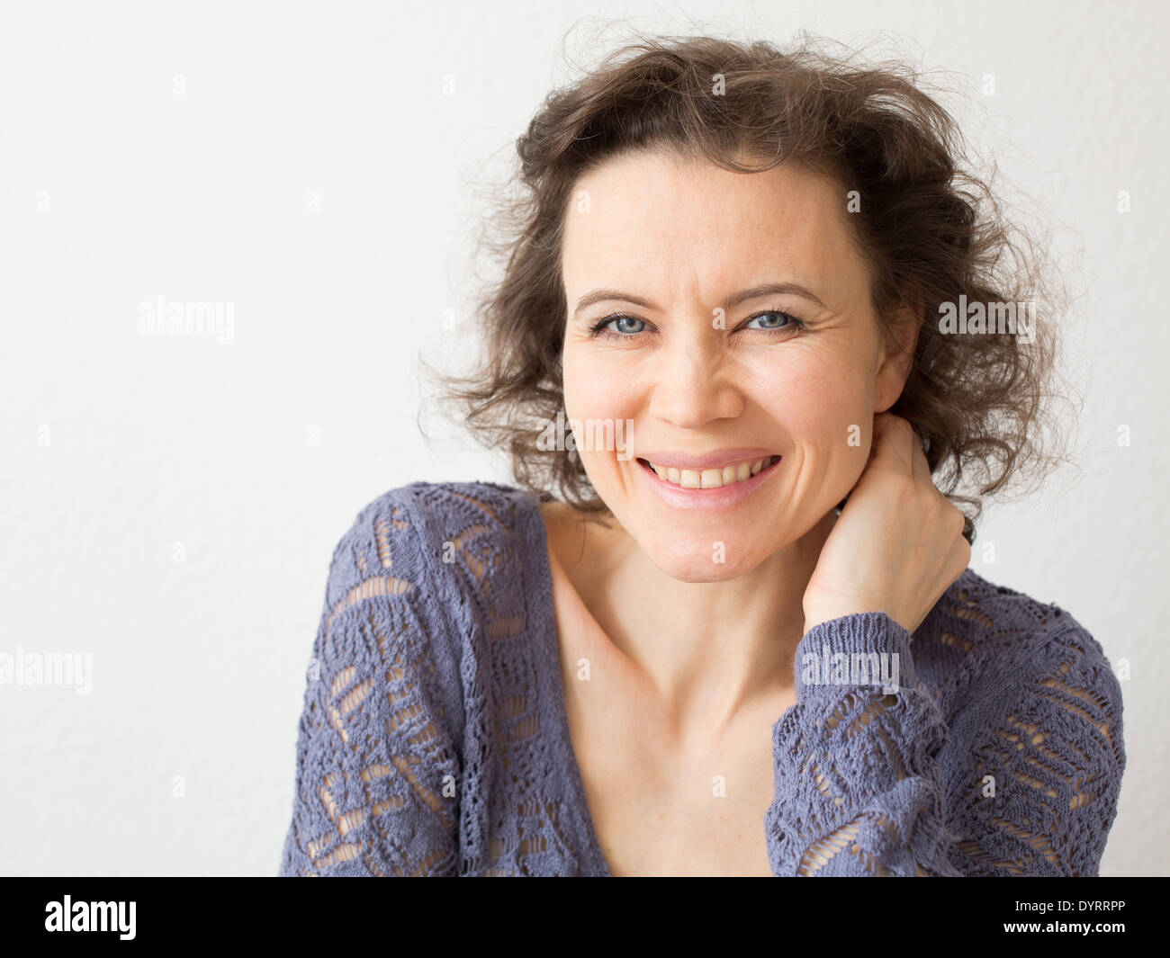 Romantische lachende Frau Stockfoto