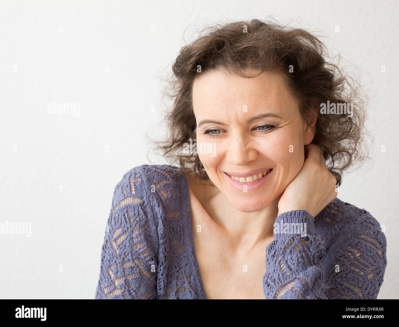 Romantische lachende Frau Stockfoto
