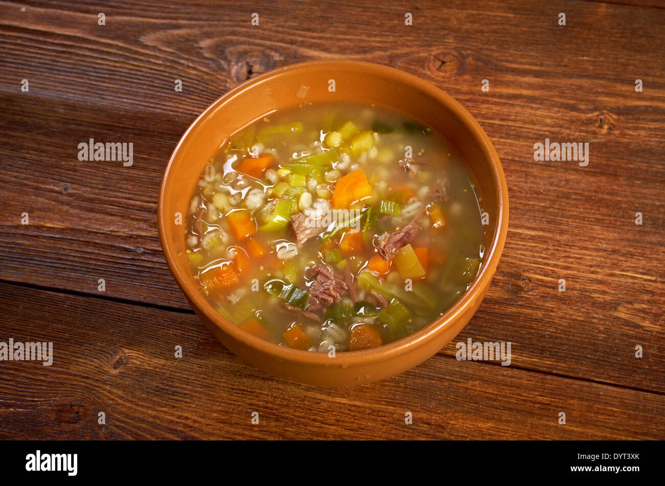 Scotch-Brühe Soup.farmhouse kitchen.old altmodisch sparsam Suppe aus Fleisch auf der bon Stockfoto