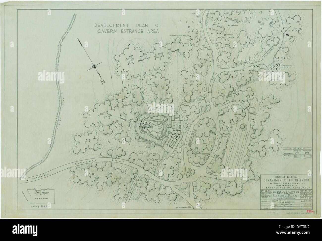 Dies ist ein Grundriss des Longhorn Cavern State Park in Texas, der die historische Arbeit des Civilian Conservation Corps (CCC) bei der Schaffung von Parkeinrichtungen beschreibt. Die natürlichen Höhlen und die einzigartigen geologischen Formationen des Parks sind wichtige Attraktionen, die Besucher dazu anlocken, das reiche Natur- und Kulturerbe von Texas zu erkunden. Stockfoto