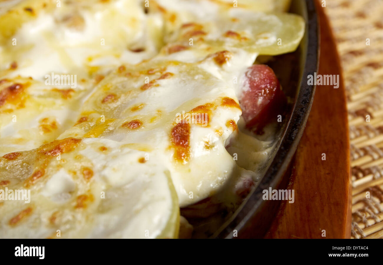 Spiegeleier mit Kartoffeln und Zwiebeln Stockfoto