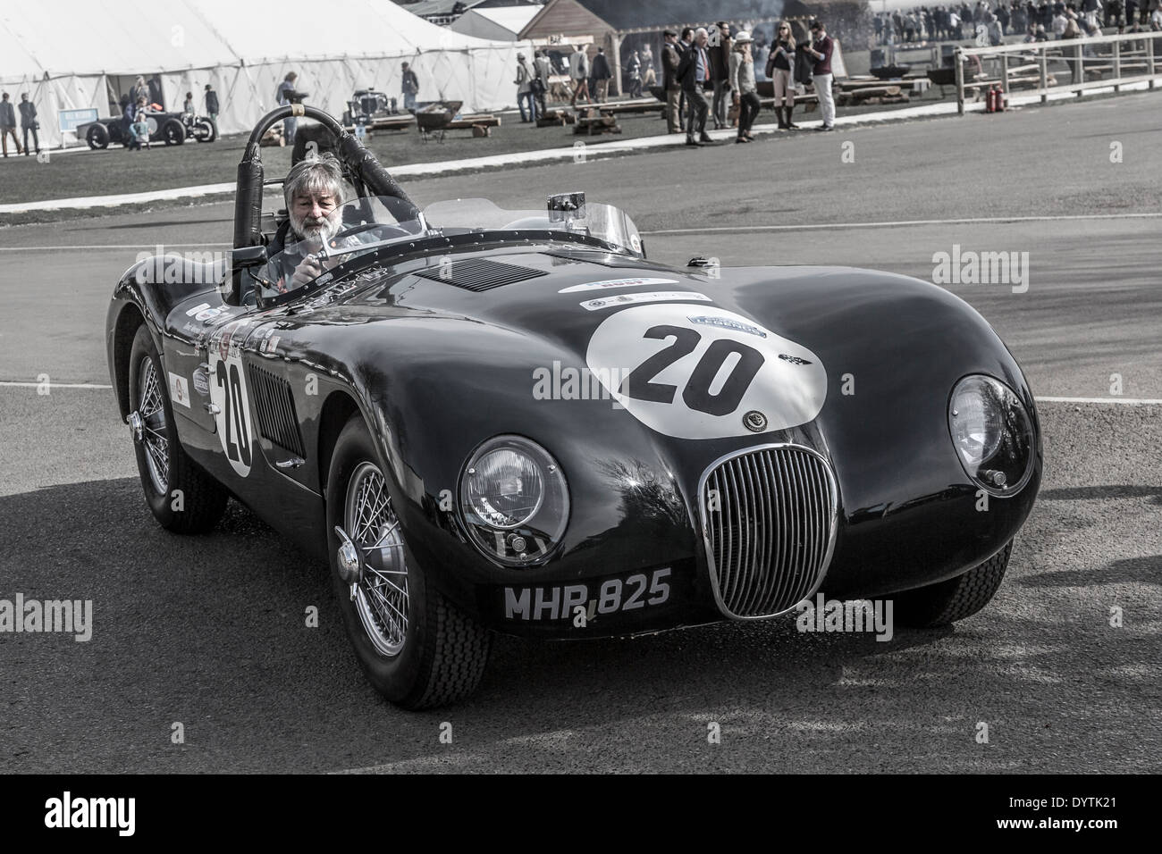 David Wenman in seinen 1952 Jaguar C-Type, Peter Collins Trophy Teilnehmer, 72. Goodwood Mitgliederversammlung, Sussex, UK. Stockfoto